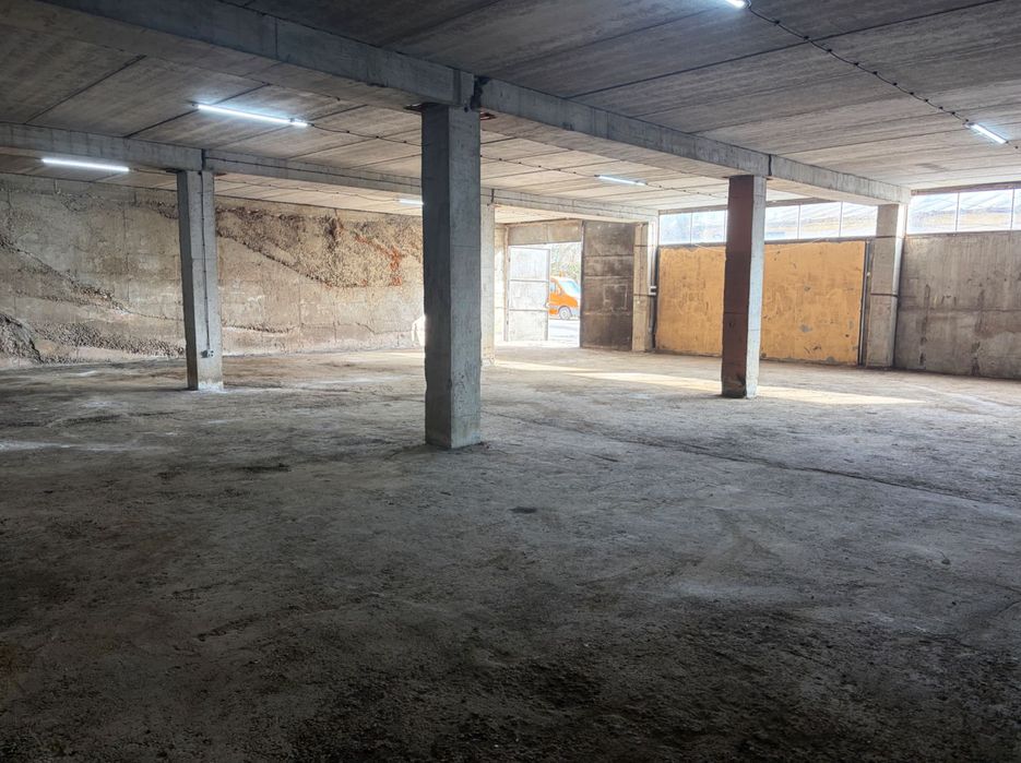 Дава се под наем Склад в Добрич, Промишлена зона - Север - 300 кв.м за 448.8 € - Снимка #1