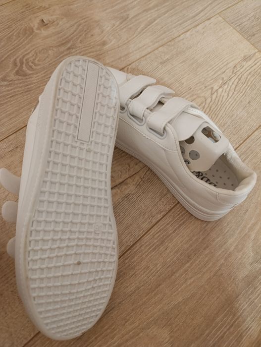 Продам кеды для девочек