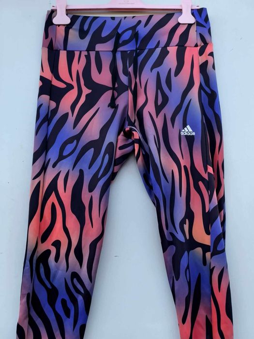 Adidas оригинален дамски клин нов  Л размер