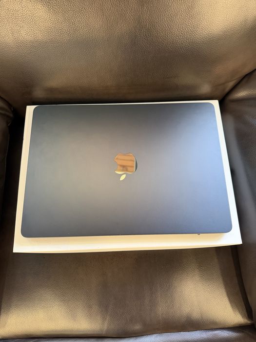 Apple MacBook Air 13‑inch M4,2025. Baterie 11 cicluri .