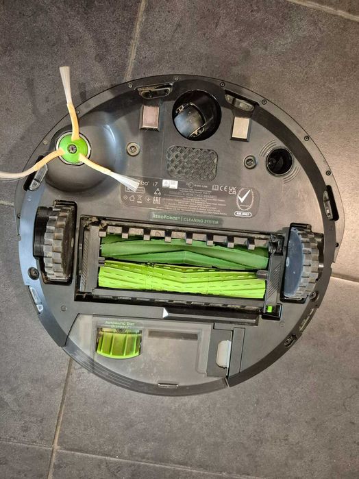 iRobot Roomba i7 cu stație de descărcare