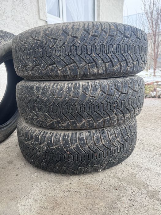 Продаю Зимние шины 185/65 r15