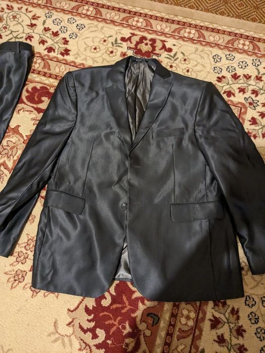 Продам костюм новый