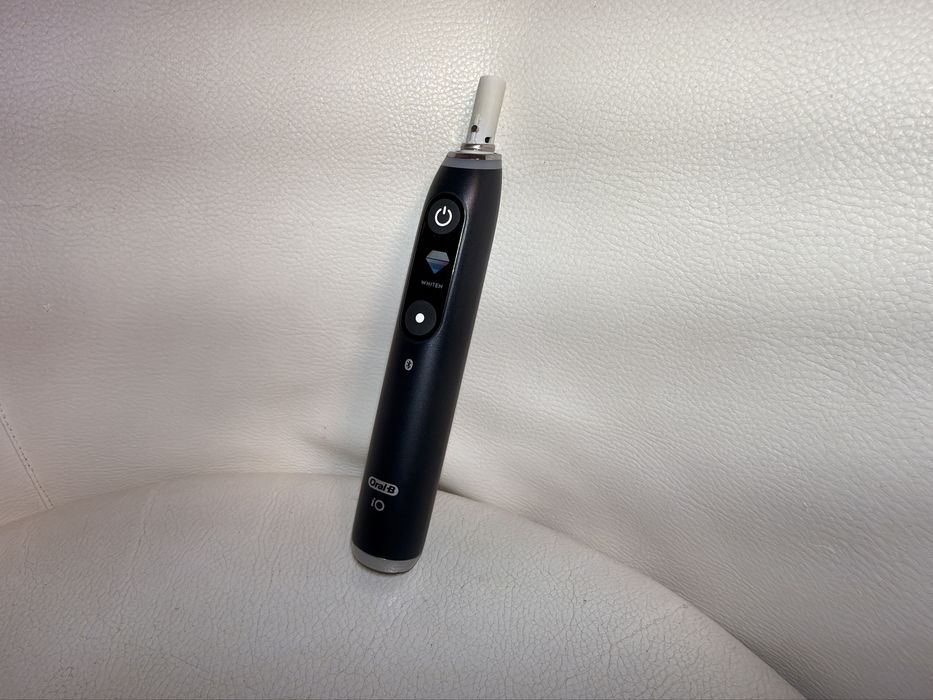Periuta Oral B io9 Black