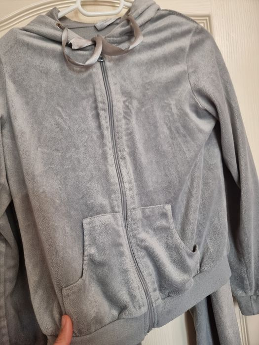 Клин и суитчър и спортен екип за момиче  около 150 см