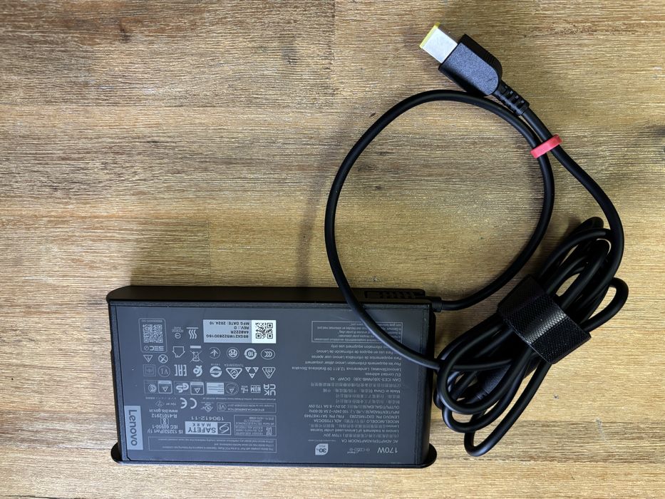 Incarcator+adaptor laptop LENOVO P1 Gen 7, nefolosit