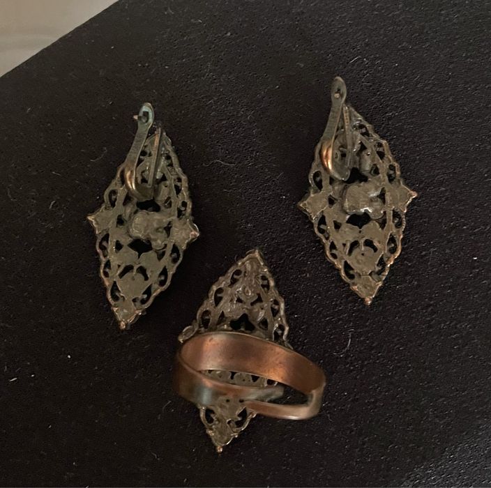 Броши , серьги , бижутерия