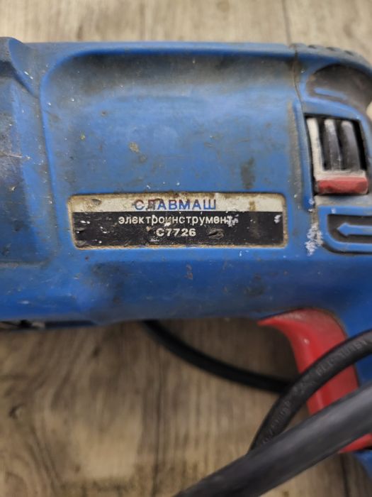 Электроинструмент.