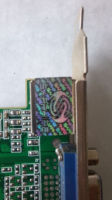 Продавам видео карта ATI RADEON 7000 Sapphire