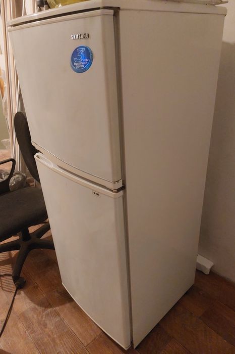 Холодильник Samsung.