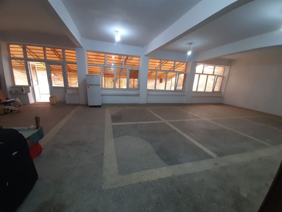 Cladire cu etaj 1840 mp in Ivanesti judetul Vaslui /se vinde la aproximativ  200€ mp construit la gata , fata de 1300€ mp cat ar costa in prezent !
