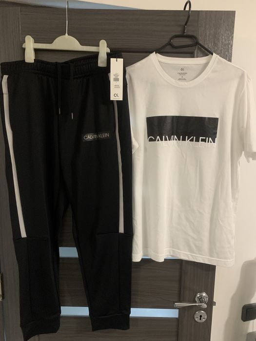 Compleu calvin klein marimea M