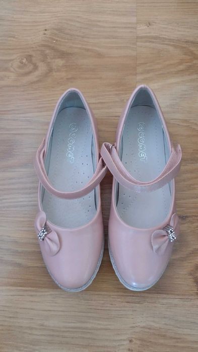 Детски розови обувки