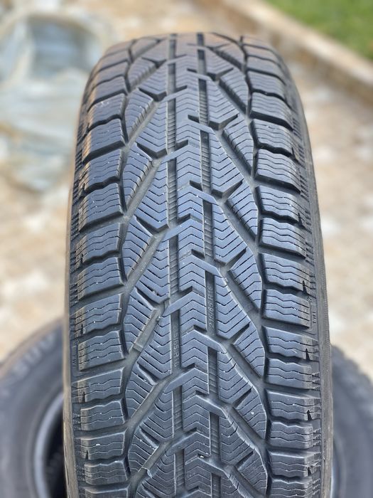 Продавам зимни гуми RIKEN Vredestein 215/65 R16 102H SUV Snow