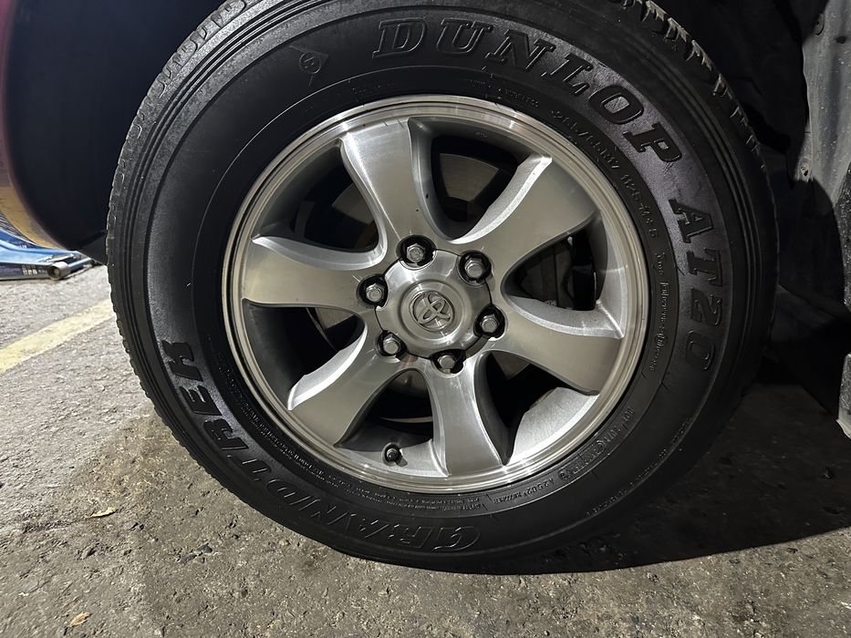 Продам резину Dunlop AT 265/65/17 бу