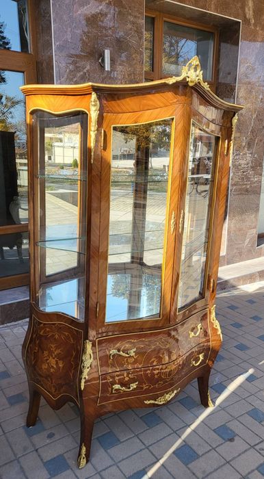 Италианска барокова витрина