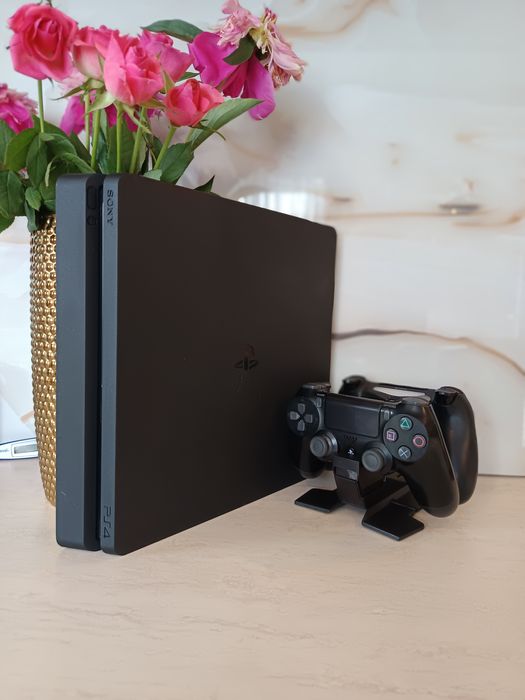 Ps4/Playstation 4 Slim Sony 500GB cu peste 20 jocuri instalate+2 Manet