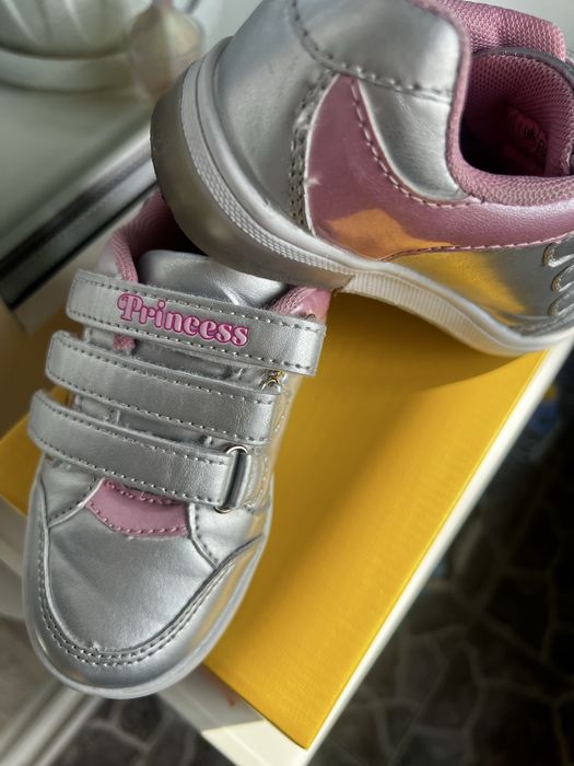 Ботиночки полусапожки ,кроссовки  для девочки