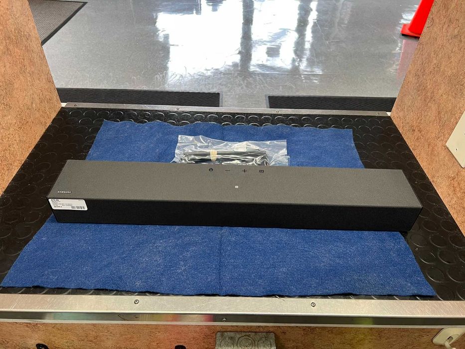 Samsung Soundbar Саундбар серии Essential B HW-C400 чёрный