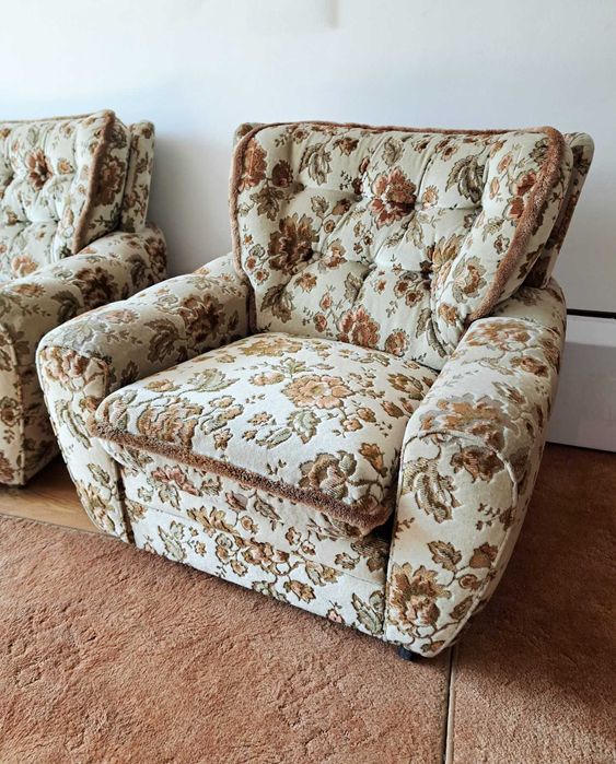 Елегантен винтидж комплект - 4-местен диван + 2 фотьойла