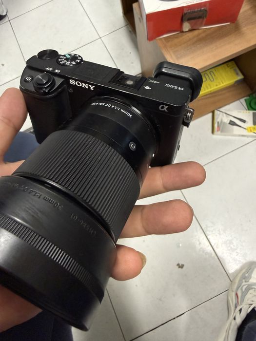 Aparat foto Sony A6400 + Sigma 30mm F1.4 DC DN