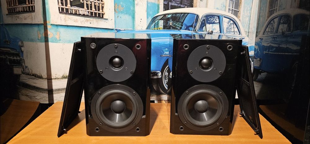 Boxe audio Yamaha NX-E 700 - monitoare pasive Piano Craft