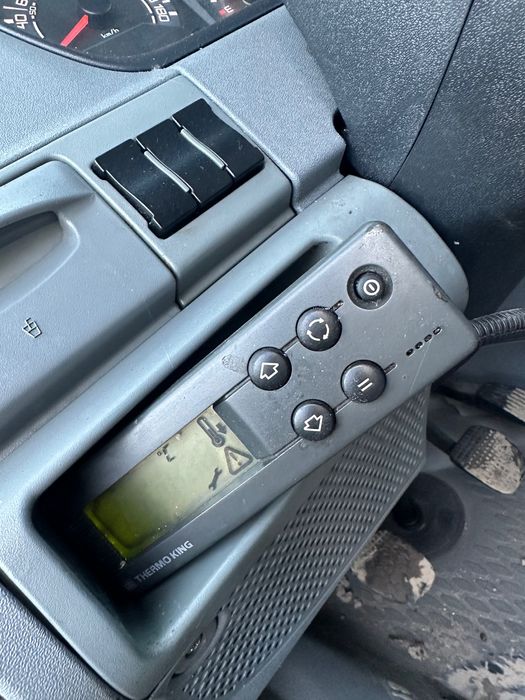 Продавам хладилен фургон от ивеко дейли