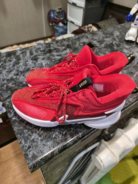 Продаются кроссовки 46 размер