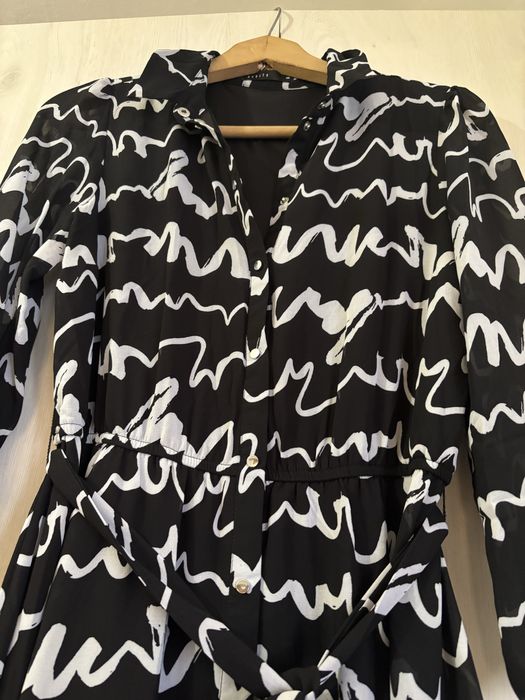 Рокля MOHITO - миди дължина