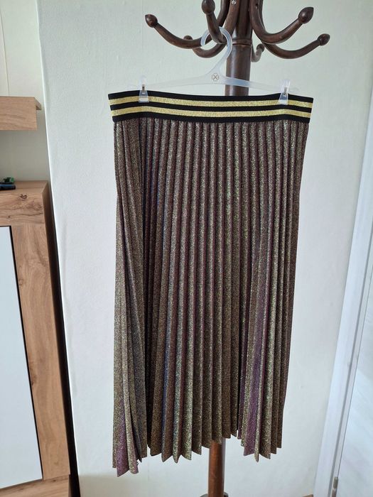 Блестяща плисирана пола