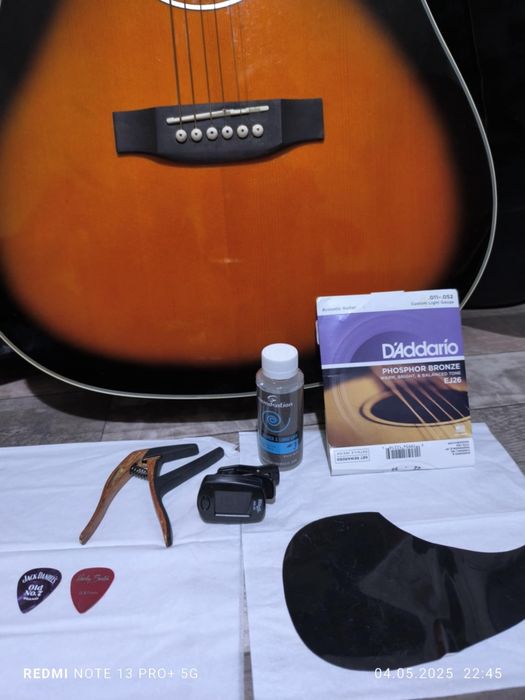 Китара с калъф и