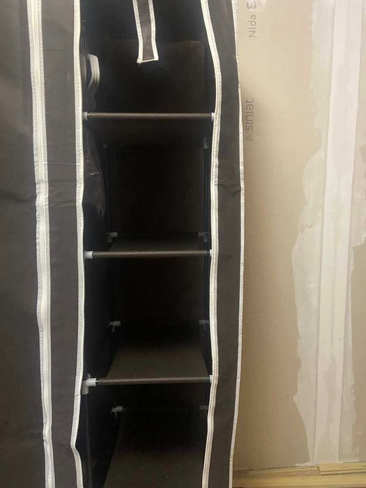 Продавам платнен гардероб