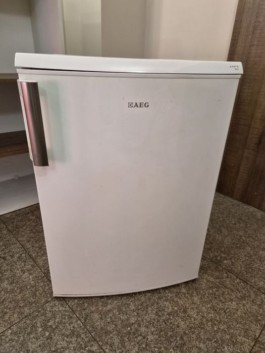 Малък хладилник AEG Sabto OKO