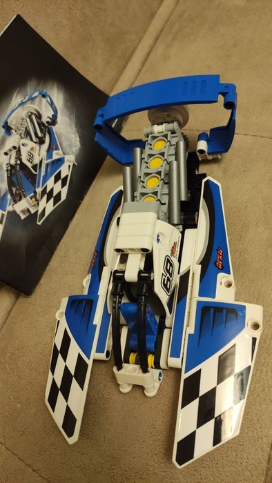 LEGO® Technic 2 в 1 - Хидроплан 42045