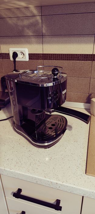 Vând Espresor DeLonghi