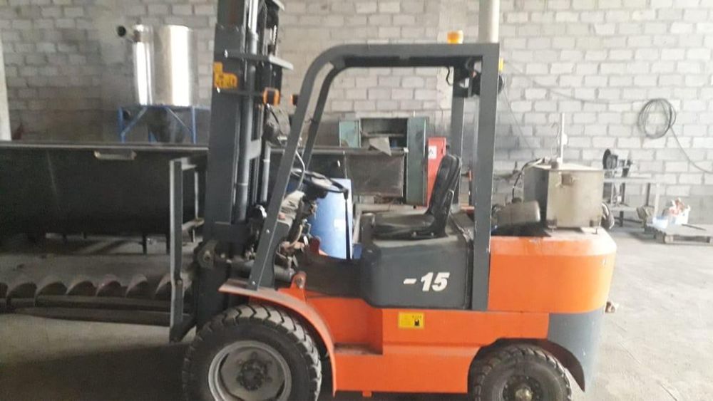 Вилочный погрузчик