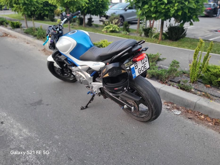 Suzuki gladius 650
