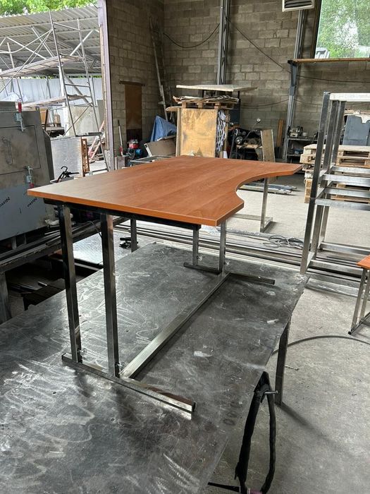 Стол для инвалидов-колясочников