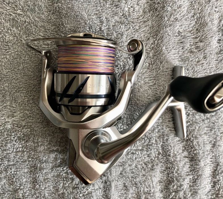 Спининг макара Shimano Stradic 2500SHG