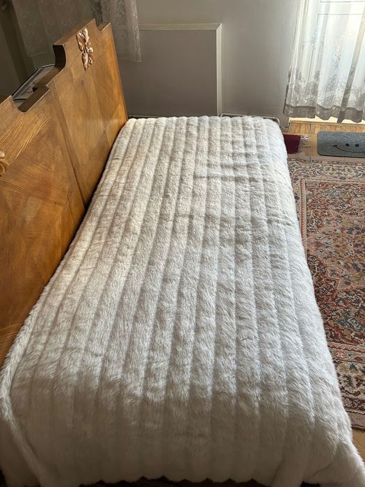 Donez 2 paturi, o sofa si 2 fotolii