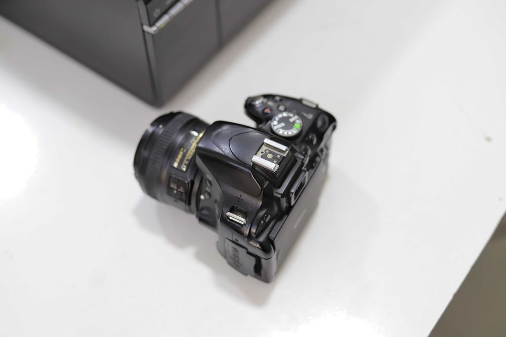 Nikon 5100 sotiladi 50mm portret obyektiv bilan