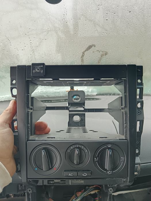 Dezmembrez golf 4 benzina