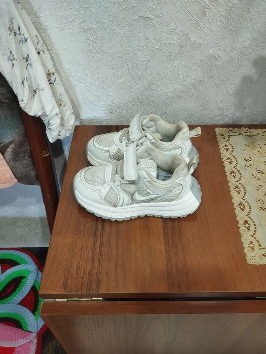 Кроссовки детские