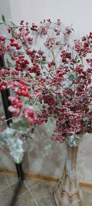 Продам вазу с ветками. Россия.