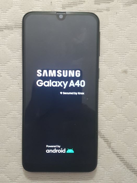 Tel. Samsung A40.