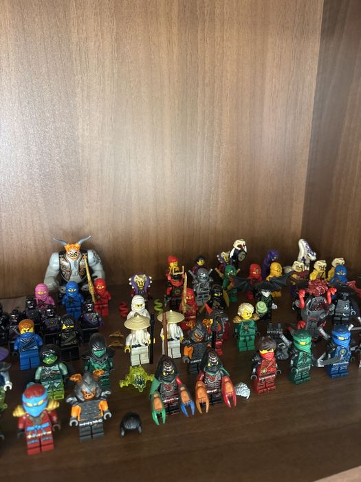 Vând colecție lego Ninjago