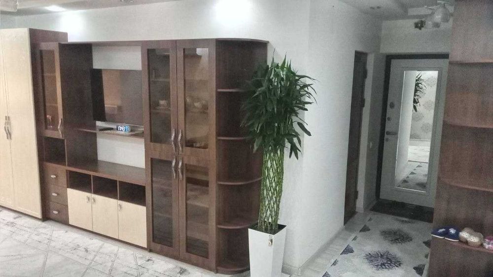 3 хоналик Гагаринада 1 каватда квартира сотилади