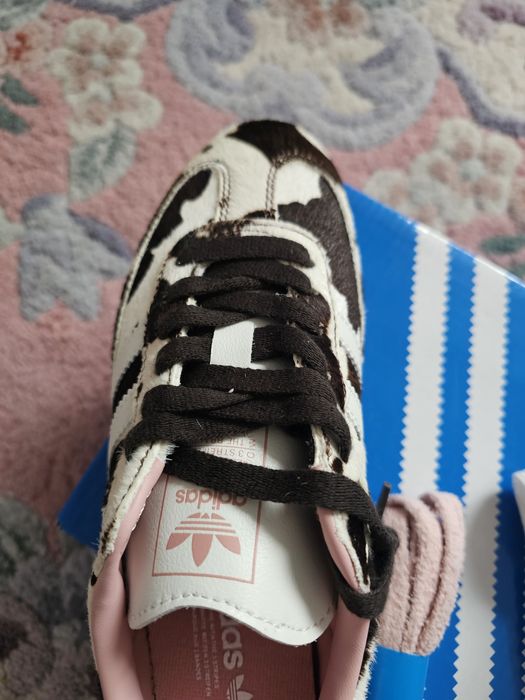 Adidas cow print 37 true to size, piele
