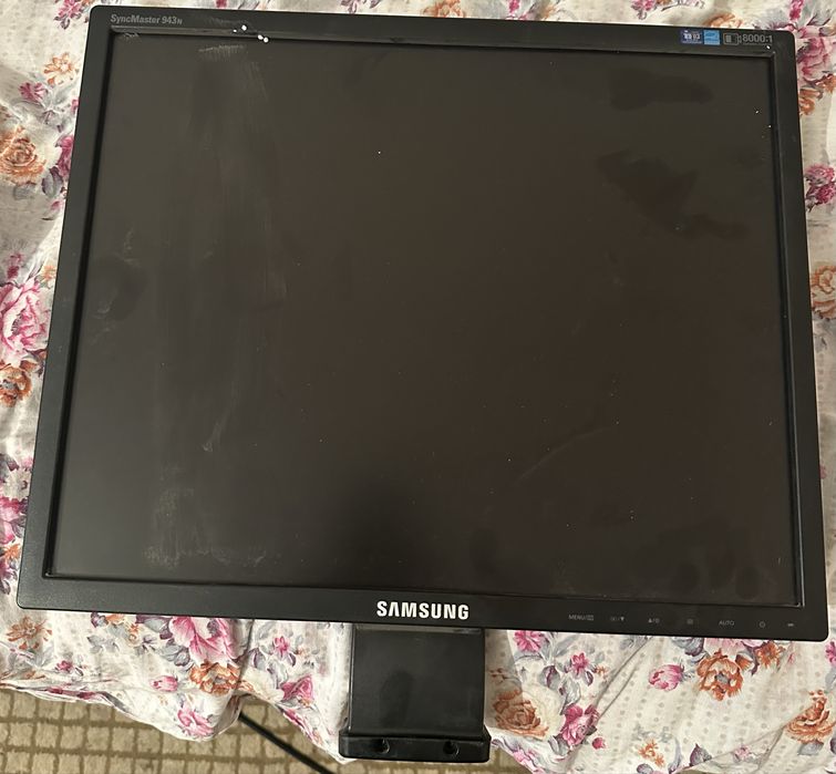 продам компьютерный монитор