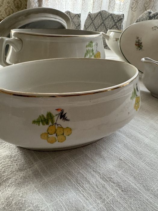 Набор из супниц .